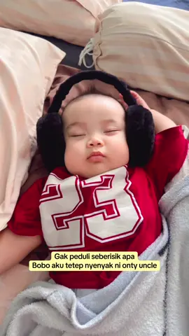 Dari arkan new born sampe skrg udah 6 bulan. Masih kepake banget earmuff ini. Tidur siang arkan tetep nyenyak walau di luar berisik pembangunan rumah #earmuffs #earmuffbaby #babyearmuffs #peredamsuara #babystuff 