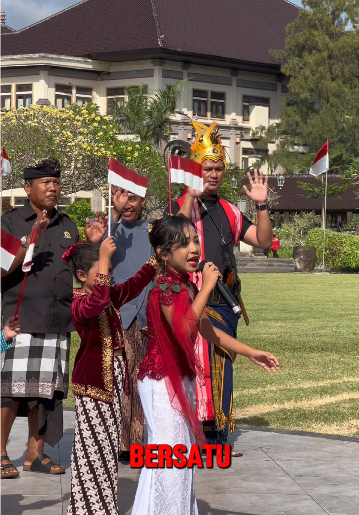 Penampilan yang sangat memukau dari Glory Ella Yama Nadeak yang pernah mendapatkan juara 2 Lomba Menyanyi Tingkat Nasional di Anjungan Nusantara, Jakarta.  Ia tampil dihadapan Bupati Badung dan tamu undangan Upacara HUT Kemerdekaan RI lainnya dengan sangat percaya diri, dengan membawakan lagi Sinandung Damai ciptaan Dek Arya (salah satu pegawai Kesbangpol Badung). #hutri80 #hutri80indonesia🇮🇩 #kesbangpolbadung #fyp #fyppppppppppppppppppppppp 