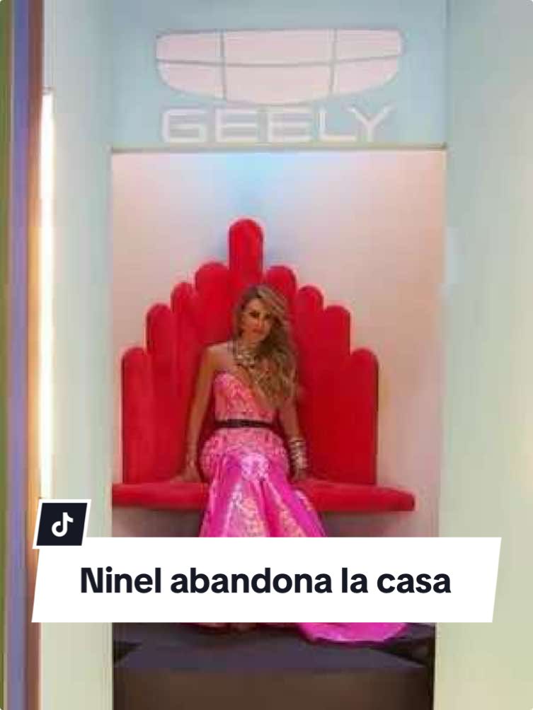 ¡@ninelconde es la tercera eliminada de la temporada! Si quieres ver el momento COMPLETO, suscríbete ya a @vix y no te pierdas de nada con el 24/7 🔥 #LaCasaDeLosFamososMx disponible también en #LasEstrellas y #Canal5