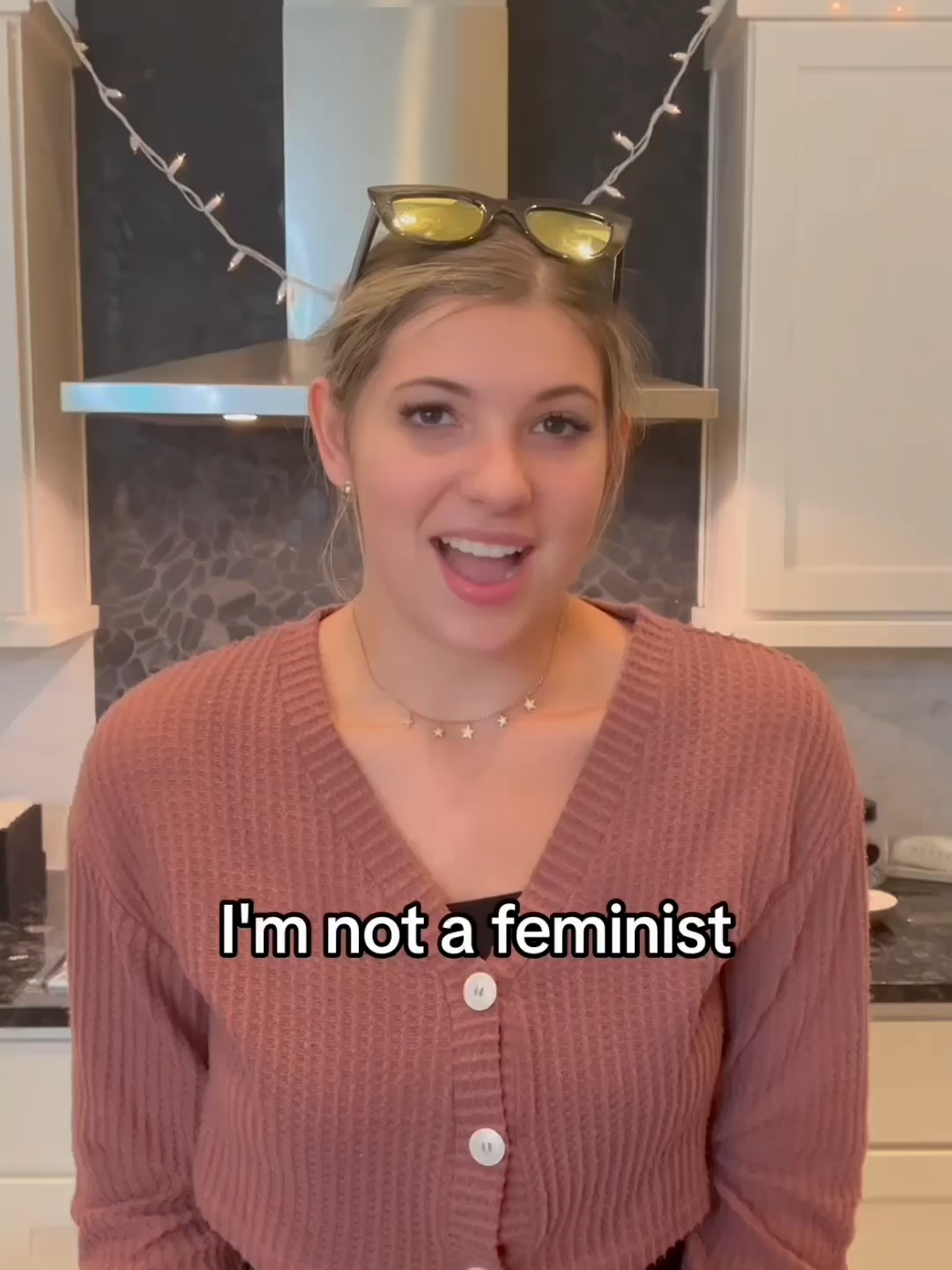 I’m a feminist, watch me cook 👩🏼‍⚕️🔪  #womeninmedicine #womeninmalefields #feminist #doctor