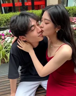 AI kiss filter girlfriend #capcut #capcutpioneer #pioneertemplate #aigirlfriend #globalaidc 