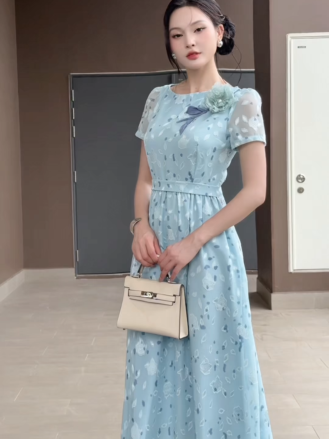 Đầm thiết kế, không chỉ mặc hôm nay mà còn là khoản đầu tư cho phong cách lâu dài. #lyntran #vayxinh #dầmđibiển #váythiếtkế #vayxinhsangchanh #vaynuxinh #vaynunhenhang #vaynucaocap #vaylua #damlua #dammaxi