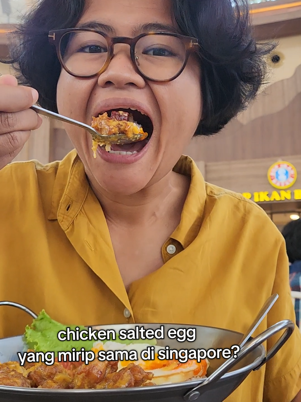 kayanya lidah ini lebih cocok kalo makannya diselingin sama kuah bening atau ditambah boncabe yg beneran gurih pedes biar ga terlalu heavy #makan #chickensaltedegg 