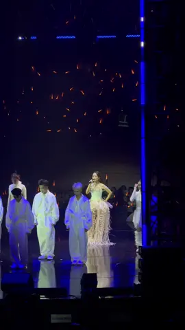 VŨ TRỤ CÓ ANHH 👏👏 #phuongmychi #legendfest2025 #vutrucoanh #phuongmychilegendfest 
