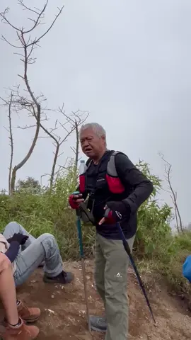 semangat terus pakde🫶, sehat selalu pakde🥰 #gunungsindoro #sindoro #sindoroviakledung #pendakigunung 