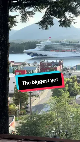 Eating at Cape Fox and looking at the top level of the cruise ship headed south. #ketchikan #cruiseship #princesscruises #bigboi 