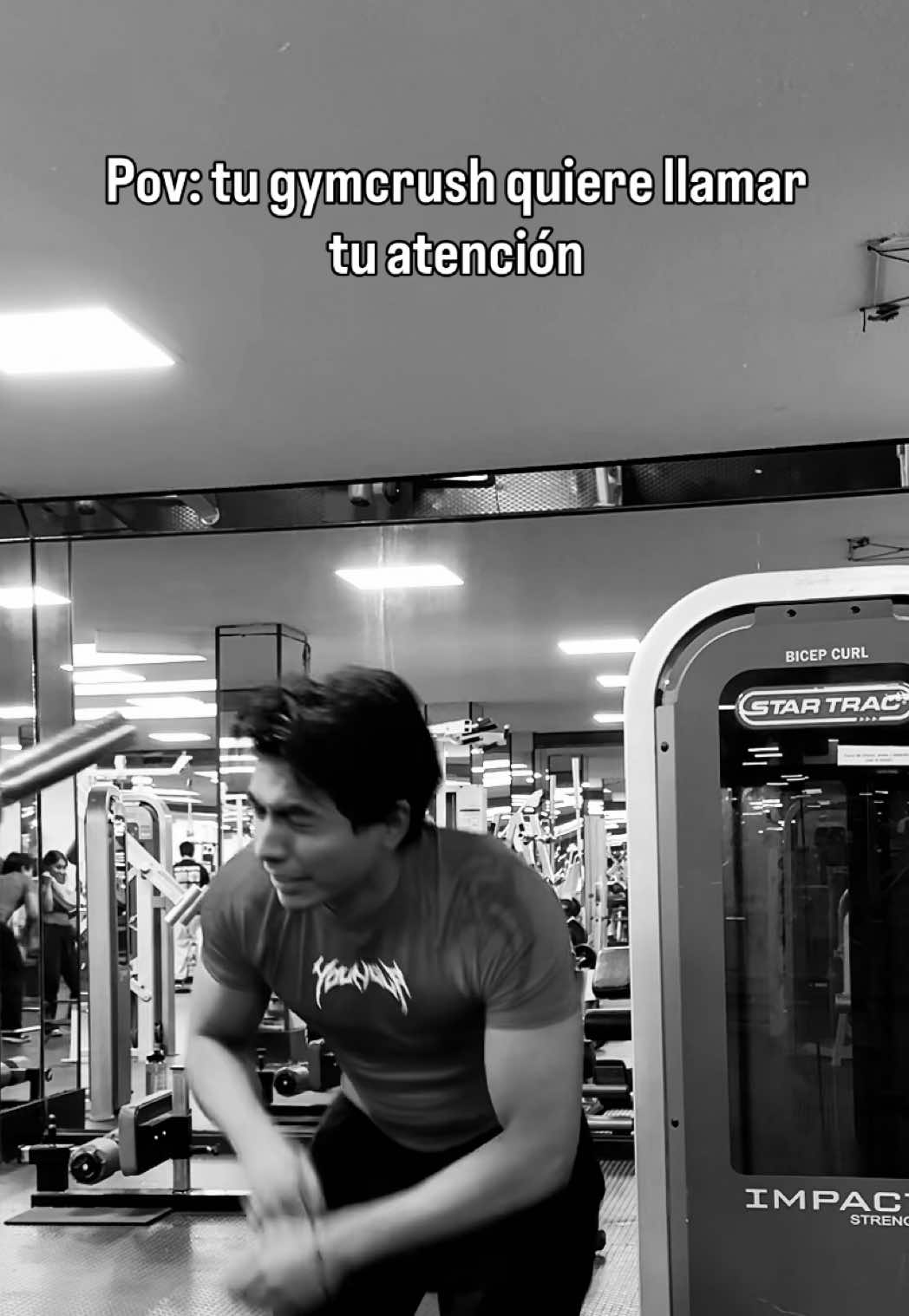 Yo confundiendo un golpe con coqueteo en el gym 💀🫨 #GymTok #humor #golpe #gymcrush #accidente 