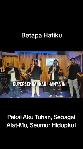 Betapa hatiku. Betapa hatiku, berterima kasih Yesus Kau mengasihiku, kau memilikiku Hanya ini Tuhan persembahanku Segenap hidupku jiwa dan ragaku Sbab tak kumiliki harta kekayaan Yang cukup berarti tuk ku persembahkan Hanya ini Tuhan permohonanku Terimalah Tuhan persembahanku Pakailah hidupku sebagai alatmu Seumur hidupku #BetapaHatiKitaMencintaiYesus  #TerimalahPersembahan  #InilahPermohonanKami  #AkuJadiAlatMu 
