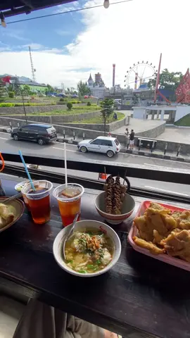 Nyotoo with you and the view of bandungan. #bandungansemarang #infokuliner #fyp #4youpage #alunalunbandungan 