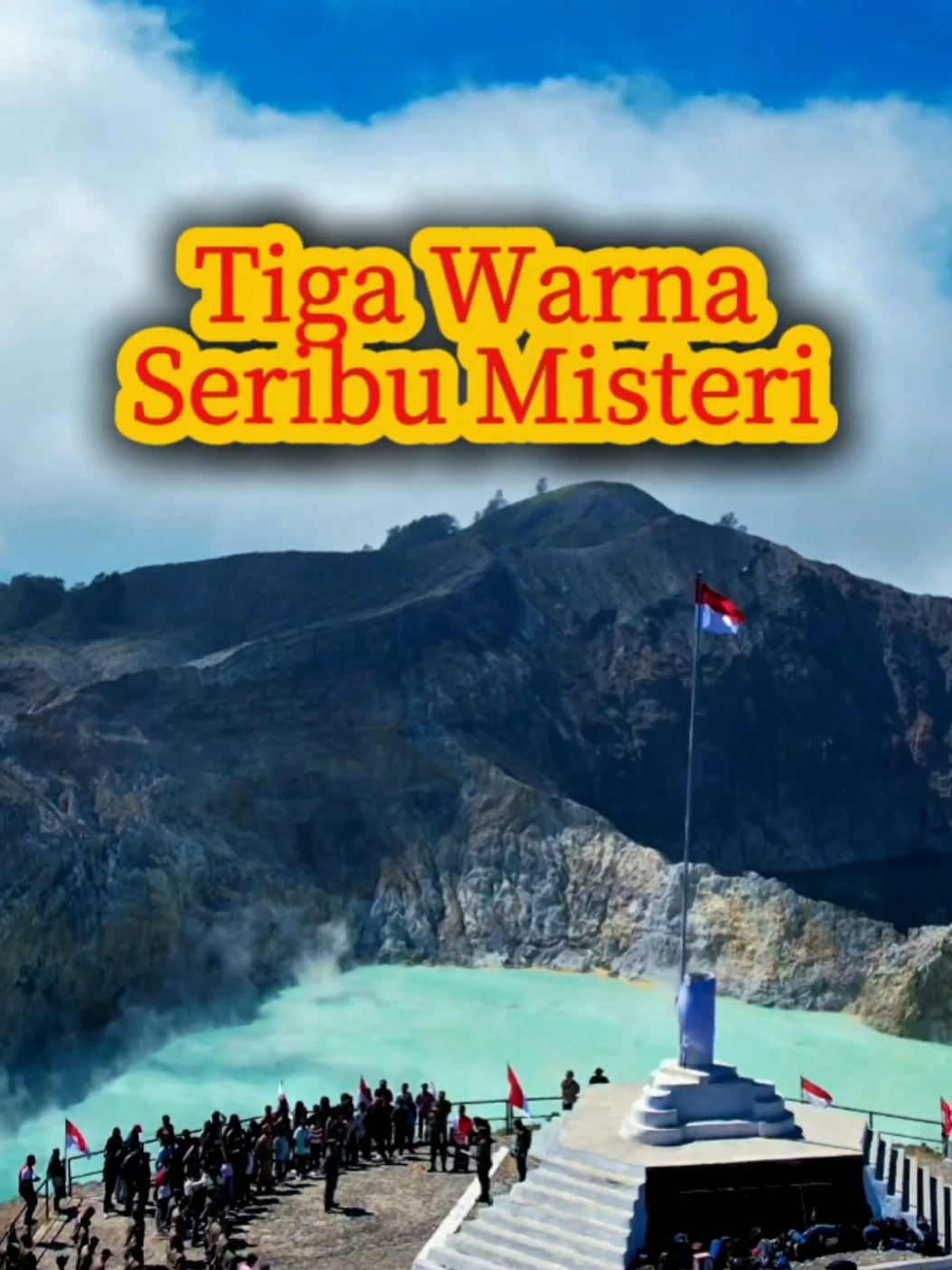 Danau Kelimutu: Tiga Warna, Seribu Misteri? Di Flores, NTT, terdapat Danau Kelimutu yang airnya bisa berubah warna. Dipercaya menyimpan roh leluhur, namun sains menjelaskan dengan mineral dan gas vulkanik. Bahkan pernah diabadikan di uang 5 ribu rupiah! #danaukelimutu #pesonaindonesia #danautigawarna #travelindonesia🇮🇩 #foryoupage 