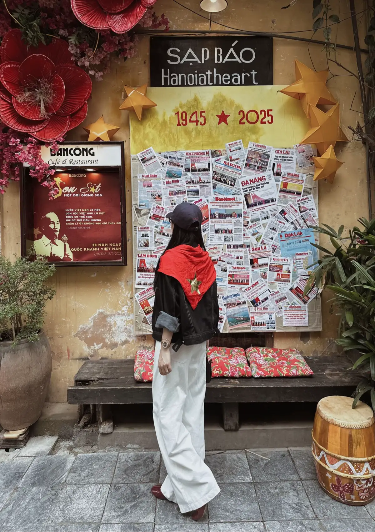 “Tôi không thể bỏ lỡ.. 80 năm ngày đại lễ Quốc Khánh 2/9🇻🇳” Ban công coffee decor rực rỡ trên góc phố nhỏ Hà nội #bancong #hanoi #🇻🇳 #foryou #xh 