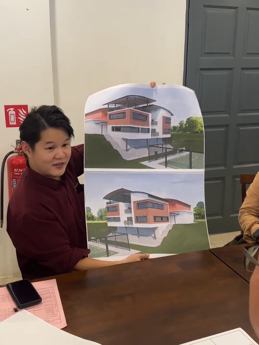 Big News for Kampung Haji Baki! YB Dato Lo Khere Chiang has confirmed the design for Dewan Kampung Haji Baki Phase 2. Yb Lo Khere Chiang signed the Phase 2 plan after a full briefing from JKR Ir. Louis Ting. The Penghulu and community leaders are also very happy with the new proposal. This project will be open for tender in the next 2 months, bringing better and more comfortable facilities for all Kampung Haji Baki residents. #N13batukitang #KampungHajiBaki #CommunityProject #kuchingking #sarawakdaily 𝐊𝐮𝐜𝐡𝐢𝐧𝐠 𝐊𝐢𝐧𝐠 & 𝐒𝐚𝐫𝐚𝐰𝐚𝐤 𝐃𝐚𝐢𝐥𝐲 𝐰𝐢𝐭𝐡 𝐊𝐮𝐜𝐡𝐢𝐧𝐠 𝐄𝐱𝐩𝐥𝐨𝐫𝐞𝐫 𝐅𝐫𝐨𝐦 𝐊𝐮𝐜𝐡𝐢𝐧𝐠 𝐒𝐚𝐫𝐚𝐰𝐚𝐤.