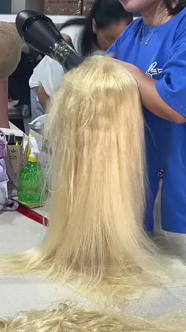 #humanhairwig #humanhairfactory #wholesale #jeepwohairlive #wigfactory 100 human hair,can endure 200 temperatures!!!!!! Follow me and come my live enjoy it!!!!