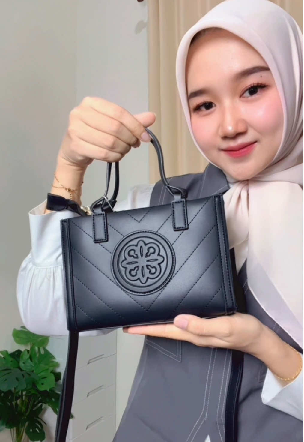 Cakep banget ya kamuu 🫵🏻🥹❤️‍🔥 #lescatino #taswanitamurah #taswanita 