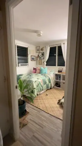 wow i didn’t realize how many of you would like my room haha! here’s a pan of my small bedroom! mahalo for all the love🫶🏽 #mybed 