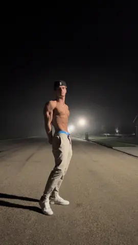 Beutiful night #fyp #abs #night #gym #harpercool 