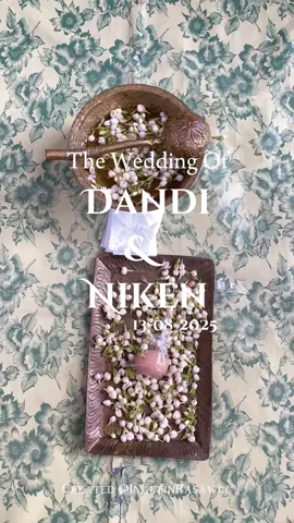 tawa tangis bahagia menjadi satu Alkhamdulilah🥹🤍.             MUA @Tuti Yulia wedding organizer @Zidna Dekorasi thebestt❤️‍🔥.                                    #adatpanggih                              #masyaallahtabarakkallah 