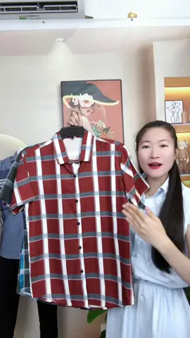 Áo này hoạ tiết sọc dọc mặc lên tôn dáng cho các anh lắm nha #somitrungnien #aosominam #huephambd #sominam 