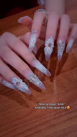 Thích sự trong veo  thì em degisn này rất thích hợp cho các nàng  bánh bèo hoặc cô dâu  nhé 👰‍♀️💎  #xuhuong  #nails  #nailquan1  #Trinhkelly  #trinhkellynail 