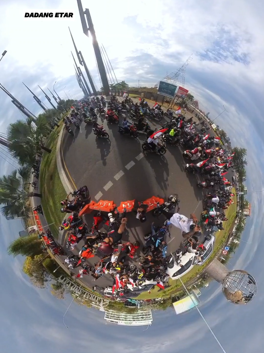 MAKASSAR BUTUH SIRKUIT 🙌 Kami masi Indonesia & tetap merah putih Giat Tahunan Makassar Racing Otomotif Sulsel 🇮🇩🇮🇩🇮🇩 Jangan sama kan kami dengan barisan yang lain Karna kami juga tidak sama dengan mereka !!! #makassarracing #makassarracingfamily #makassarbutuhsirkuit #kamibukangengmotor #17agustus 