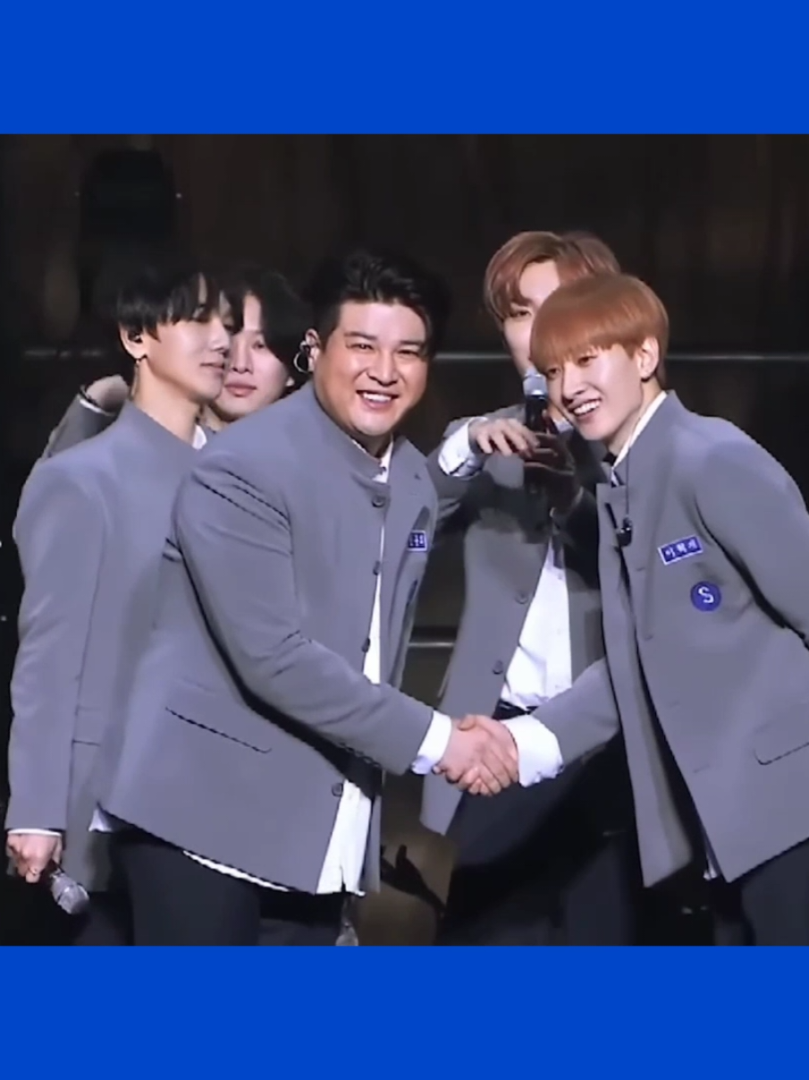 cubangeeett baju sekolah pake segala di tutup jubah hitam dulu😂🤣 . . ⚘️--------------------------------------------------------⚘️ . . 📸 or 🎥 ©®→ Trans by : 🌷--------------------------------------------------------🌷 💐 #SUPERJUNIOR #LEETEUK #HANGENG #HEECHUL #YESUNG #KANGIN #SHINDONG #SUNGMIN #EUNHYUK #DONGHAE #SIWON #RYEOWOOK #KIBUM #KYUHYUN #ZHOUMI #HENRY #SJ #SuJu #슈퍼주니어 #슈주 #ELF #elfindonesia #everlastingfriends #Haeravin 💐