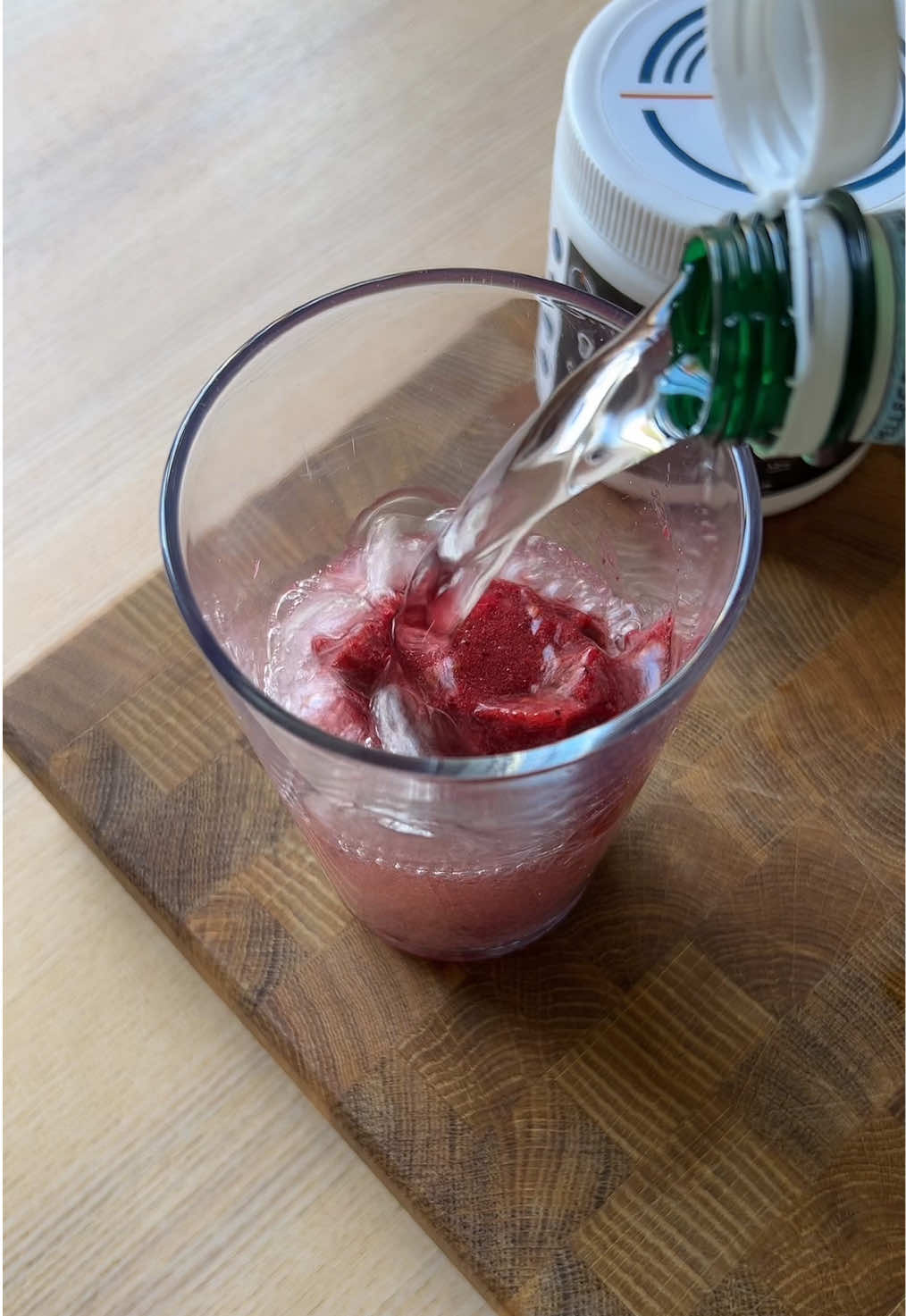 Sparkling berries with @Reduced Caffeine | Same Energy 🍓✨ A refreshing, antioxidant-rich, hydrating energy boost with natural sweetness and tropical flavor #energydrink #healthyrecipes #wellnesstips #antioxidants #guthealth 