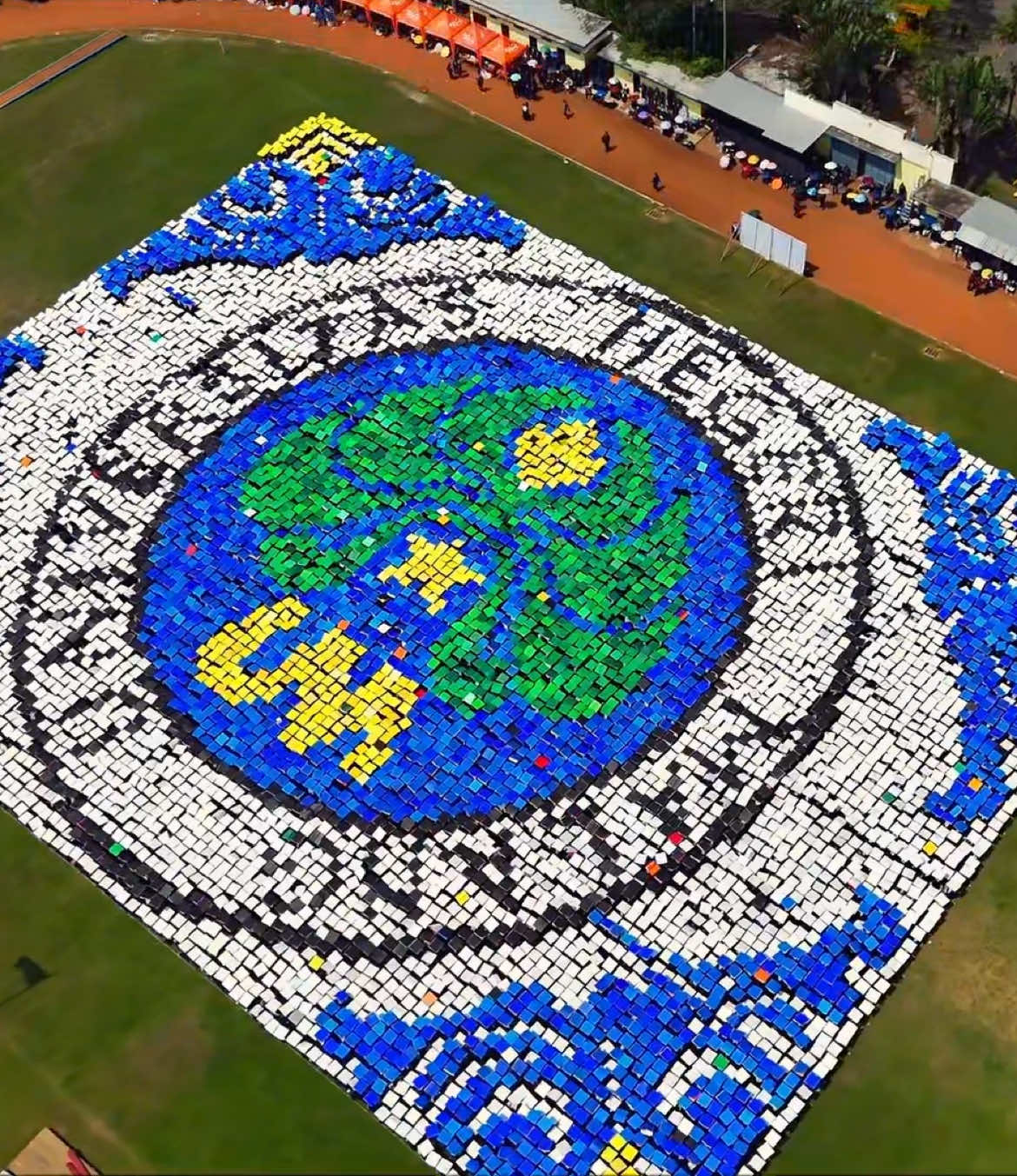 [Cakrawala Paper Show PKKMB UM 2025] Halo Laskar Dewantara Muda! Dengan penuh semangat kami persembahkan Cakrawala Paper Show 🤩 ✨Saksikanlah sebuah karya spektakuler✨Yang menghias Bumi Universitas Negeri Malang. Terima kasih atas kontribusi penuh semangat dari Laskar Dewantara Muda dan dedikasi luar biasa dari panitia PKKMB UM 2025🙌 Selamat datang, Laskar Dewantara Muda! Mengukir Lestari, satukan asa, wujudkan cita.