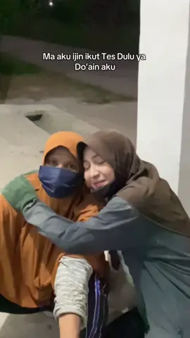Aku mengejar pendidikan dan karir bukan karena ingin terlihat hebat, tapi untuk orang tuaku sebagai bukti bahwa mereka telah berhasil memberi pendidikan dan mendidik anaknya menjadi seseorang yang mampu berdiri dengan kakinya Bahwa anaknya Bisa berhasil juga Dan bangga tidak sia” perjuangannya untuk anaknya🫂🤍 Next Kita Daftar TNI AD