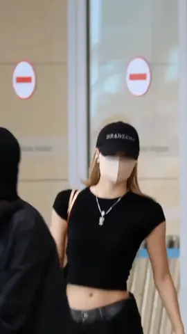 Jisoo and Lisa returned to Korea together today 😭#bp_dinny🤍 #BLACKPINK #JISOO #LISA #fst♡ 