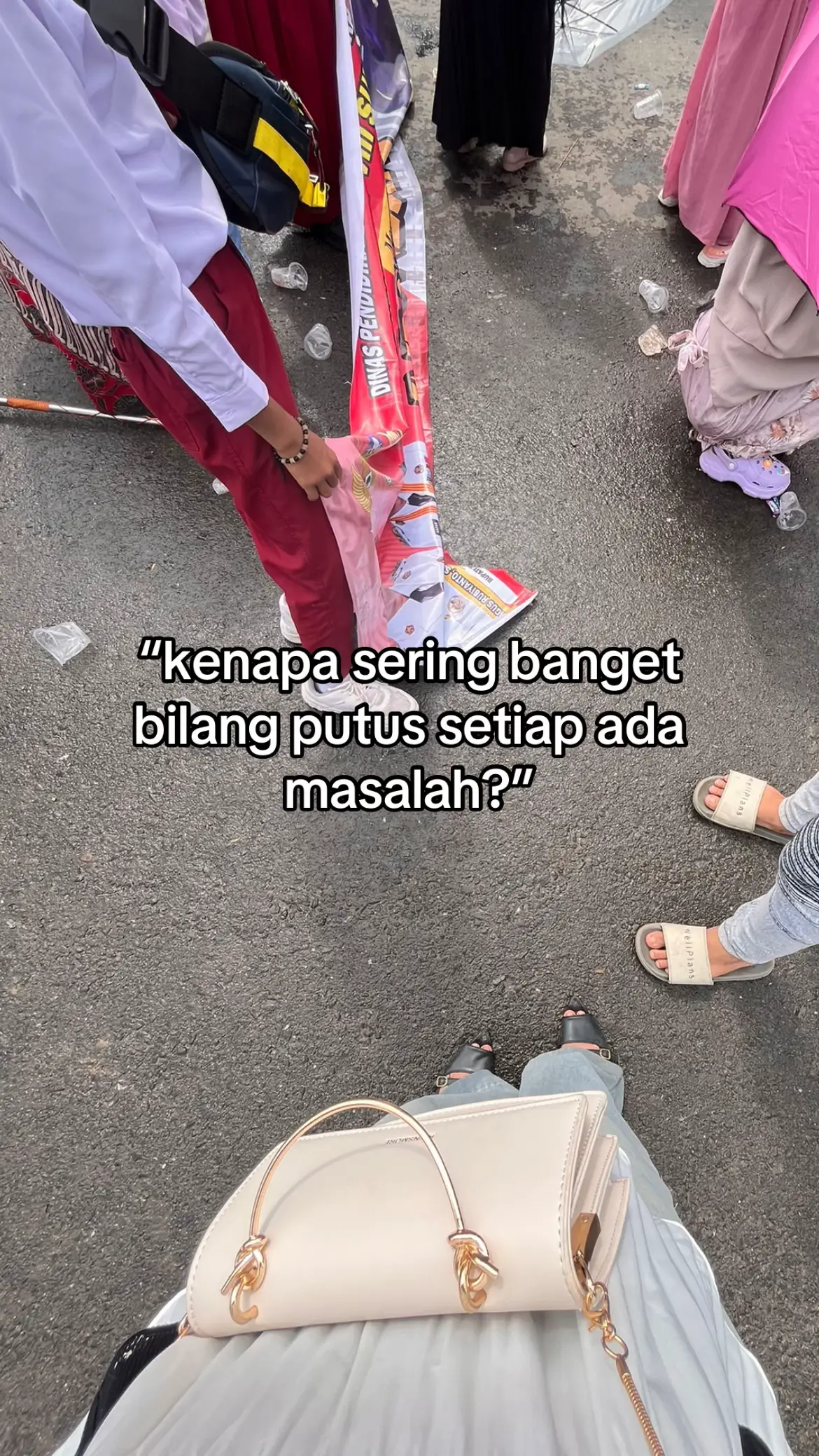 aku bukan wanita kuat yg sering kamu bilang aku juga butuh sosok yg bisa ngertiin aku#fyppppppppppppppppppppppp #fyp #zyxcba #fyp #fyppppppppppppppppppppppp 