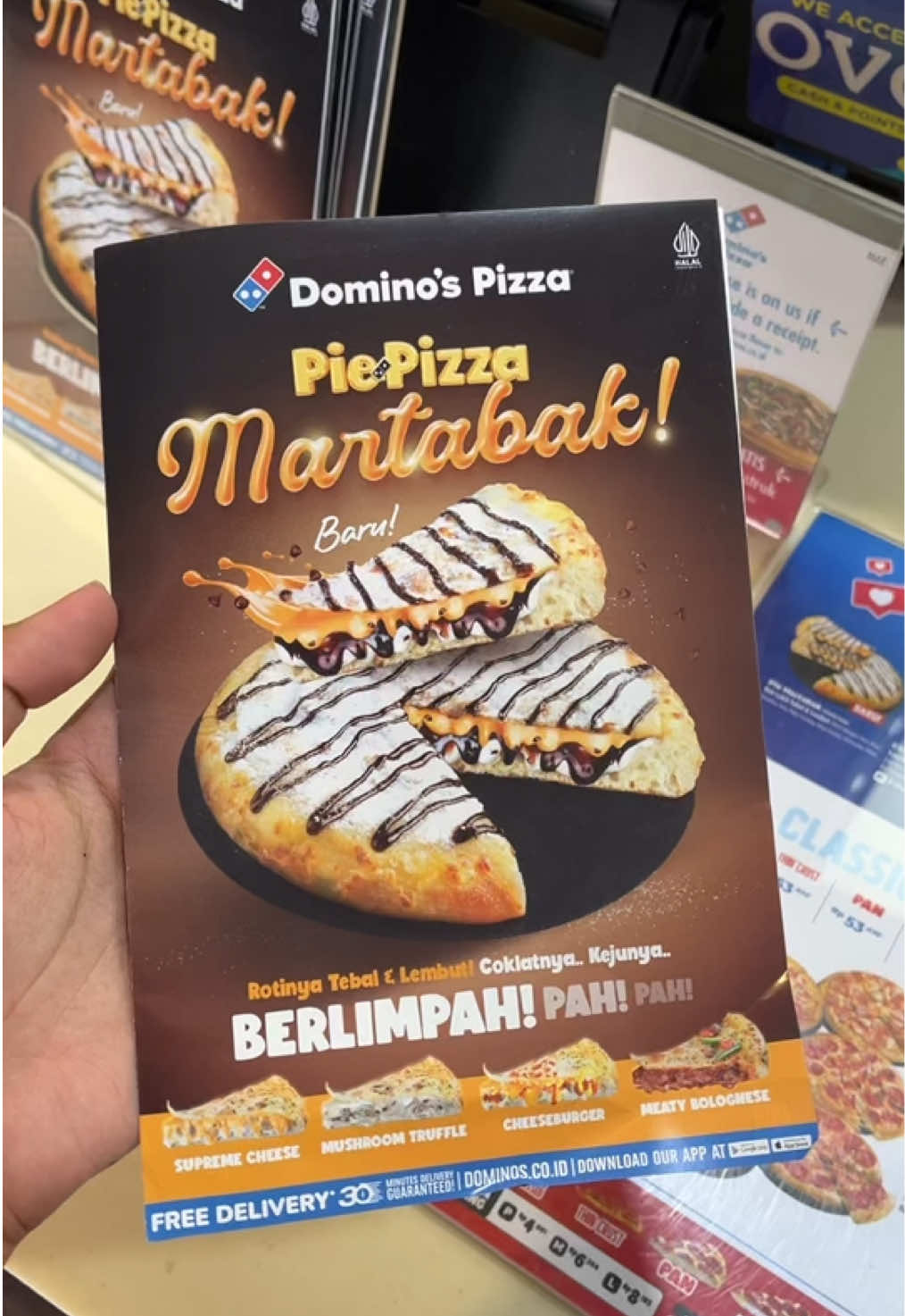 Pie Pizza Martabak menu baru dari domino’s yang siap bikin nagih para pecinta coklat keju ‼️🤤 Buruan Cobain sebelum promo berakhir👌🏽 ##dominospizza ##PromoSeruWeekend##Jelajahhepi##promomakanliburan##promomakangajian ##RealWayxDomino#DominoSweetDebut @realwaymediaindonesia @Domino’s 