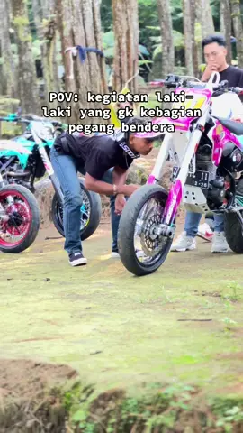 Pegang motor orang aja 🗿😁#promomakanmerdeka #SUPERMOTOTASIKMALAYAINDEPENDENT #supermotoindonesia #galerisupermoto #Amartha772 