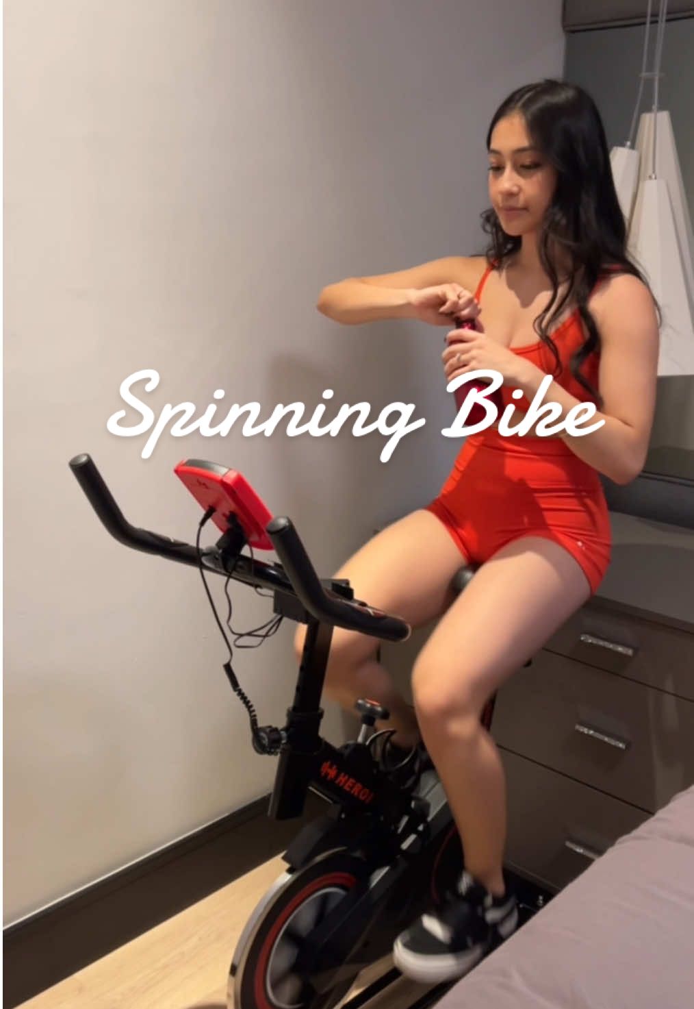 Esta é a compra mais valiosa que já fiz na vida. Investir na sua saúde é sempre uma decisão acertada!#spinning #bicicletaelectrica #homeworkout #heroi #fyp 