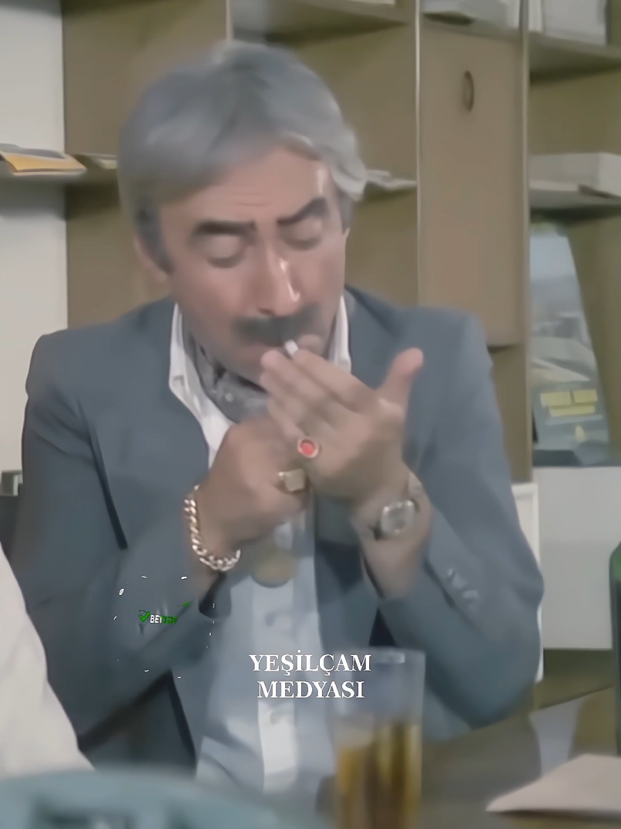 Günlerden Pazartesi 🎬 Banker Bilo - 1980 #şenerşen #komikvideolar #keşfetteyizzz #kesfet #yeşilçam 