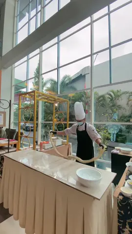 terkadang aku bangga sama diri aku sendiri karena udah bisa ngelewatin hal yang mustahil bagi diriku walaupun di mata orang lain itu hal yang kecil yang keliatan nya mudah, tapi bagi ku itu hal besar yang perlu aku lewatin dan aku merasa bangga sama pencapaian itu. proud of me #cheflife #hotelier #kitchen 