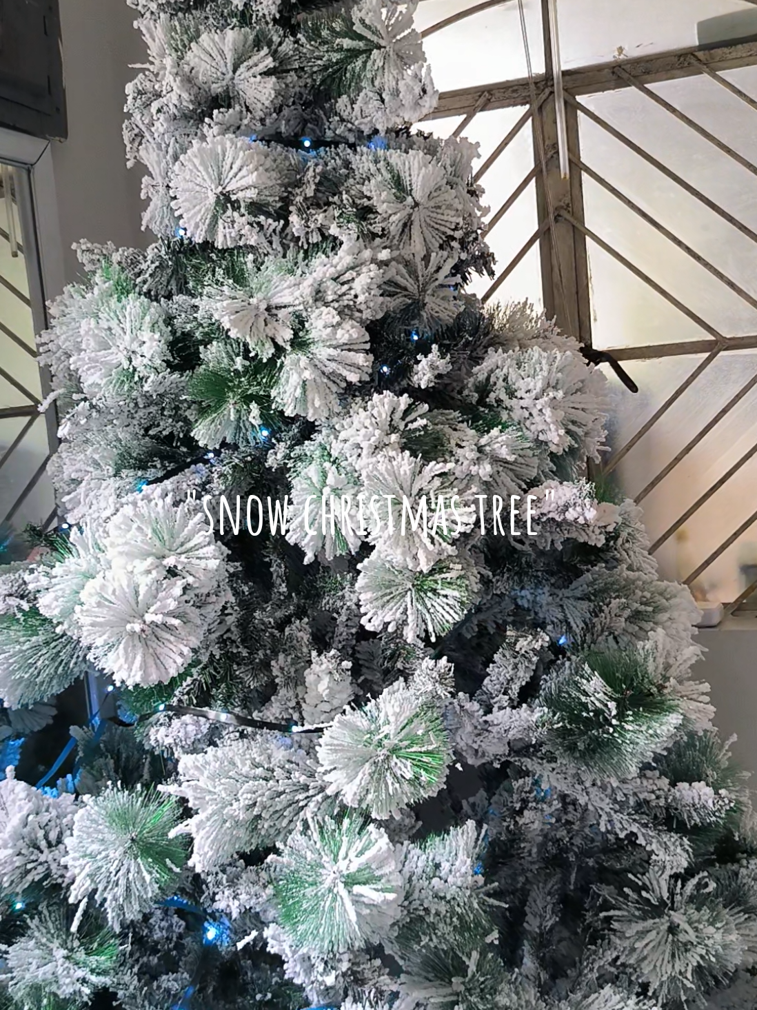 snow christmas tree #christmastree #whitechristmastree #snowchristmastree #christmasdecorations #fyp 