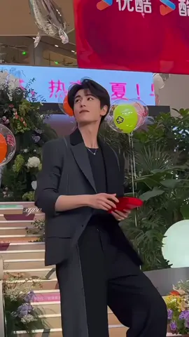 suami kaya raya guee 😍🤣 #zhanglinghe #aktorchina #zhanglinghe张凌赫 #dramachina #dramakolosal 