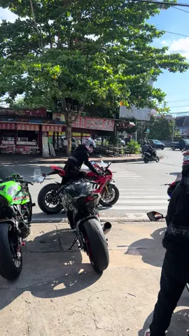 Tikum just for fun pontianak 🔥🔥#zx636 #zx636r #zx636indonesia #zxpontianak #zx10 #zx10r #zx10rr #zx10r2023 #ducativ4 #ducativ4r #bmw1000rr #bmw1000 #yamahar6 