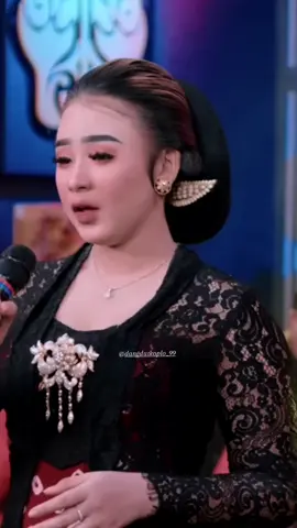 Niken Salindry - Lewat Angin Wengi - Kembar Campursari ( Official Music Vidio ) Rungokno Sworo Atiku #nikensalindry #lewatanginwengi #kembarcampursari #rungoknosworoatiku #koplo 