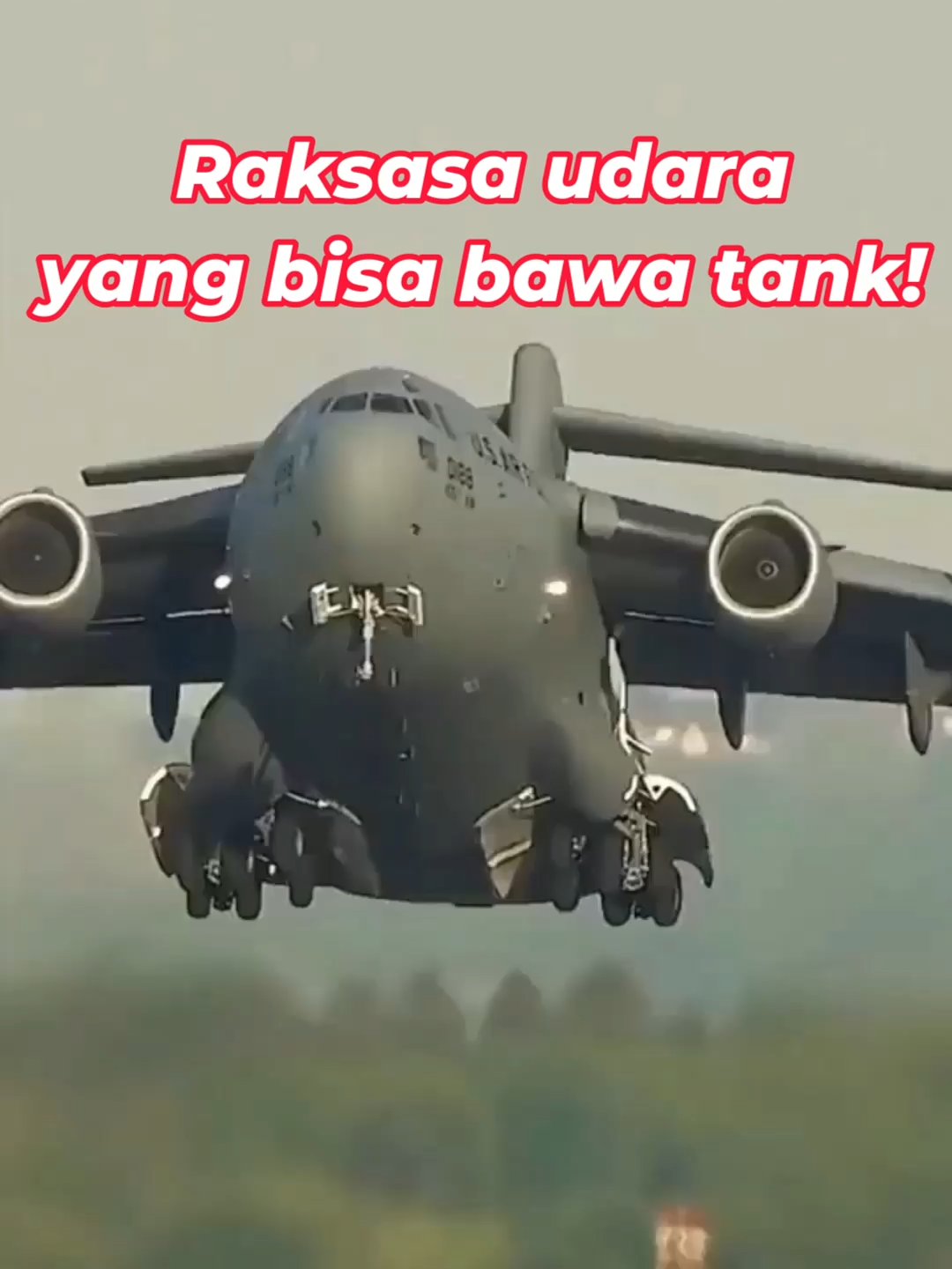 Pesawat C-17 Globemaster ini dijuluki raksasa langit 🚀 Mampu angkut tank, pasukan, hingga bantuan kemanusiaan dalam sekali terbang! 💪 Keren banget kan kalau lihat langsung? 🔥 #C17Globemaster #PesawatMiliter #FYP