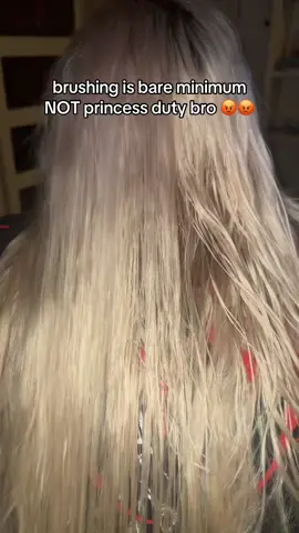 you expect to her to lay your eggs but you don’t even incubate her 😪 #brush #hairbrush #curlyhairbrush #brittlehair #haircare 