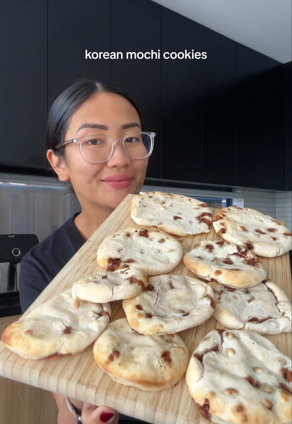 Making the viral Korean mochi cookies (chapssal cookies) 🇰🇷🍪 recipe from @Sophia H. Lim  Mix together: -3 cups of glutinous rice flour -half cup of brown sugar -half tbsp of baking powder -1 tbsp oil -1 tsp vanilla extract (optional) -1.5 cups of milk or water - half cup of chocolate chips  Mix until it forms a runny paste, bake on a lined baking sheet in the oven for 10-12mins on 200 degrees celcius  #mochi #cookies #viral #koreanfood #easydessert 