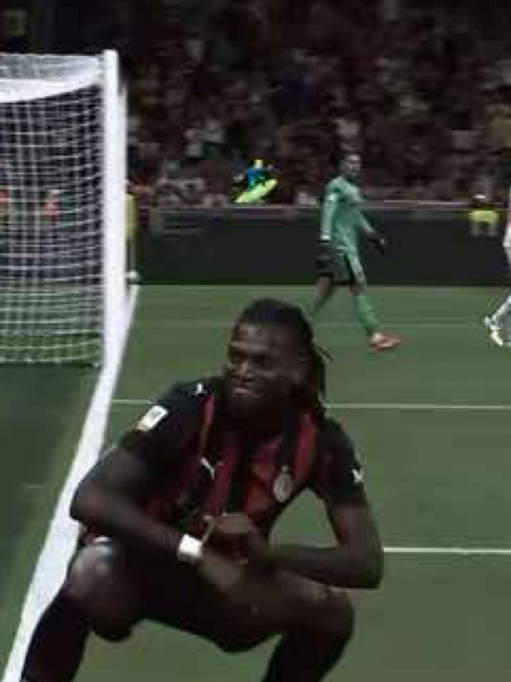 Indovinate chi è tornato a surfare 🏄‍♂️🔴⚫️ #Milan #Leao #CoppaItaliaFrecciarossa #SerieA #SerieAEnilive 