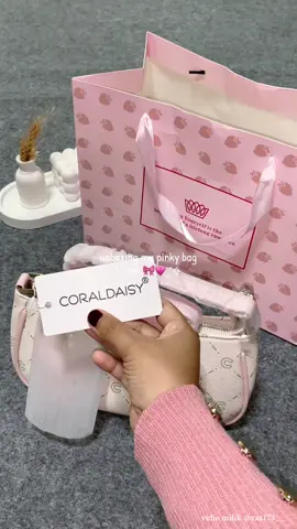 siapa disini pecinta pink😍✋#pinktas #pinkcoquette #coraldaisybag 