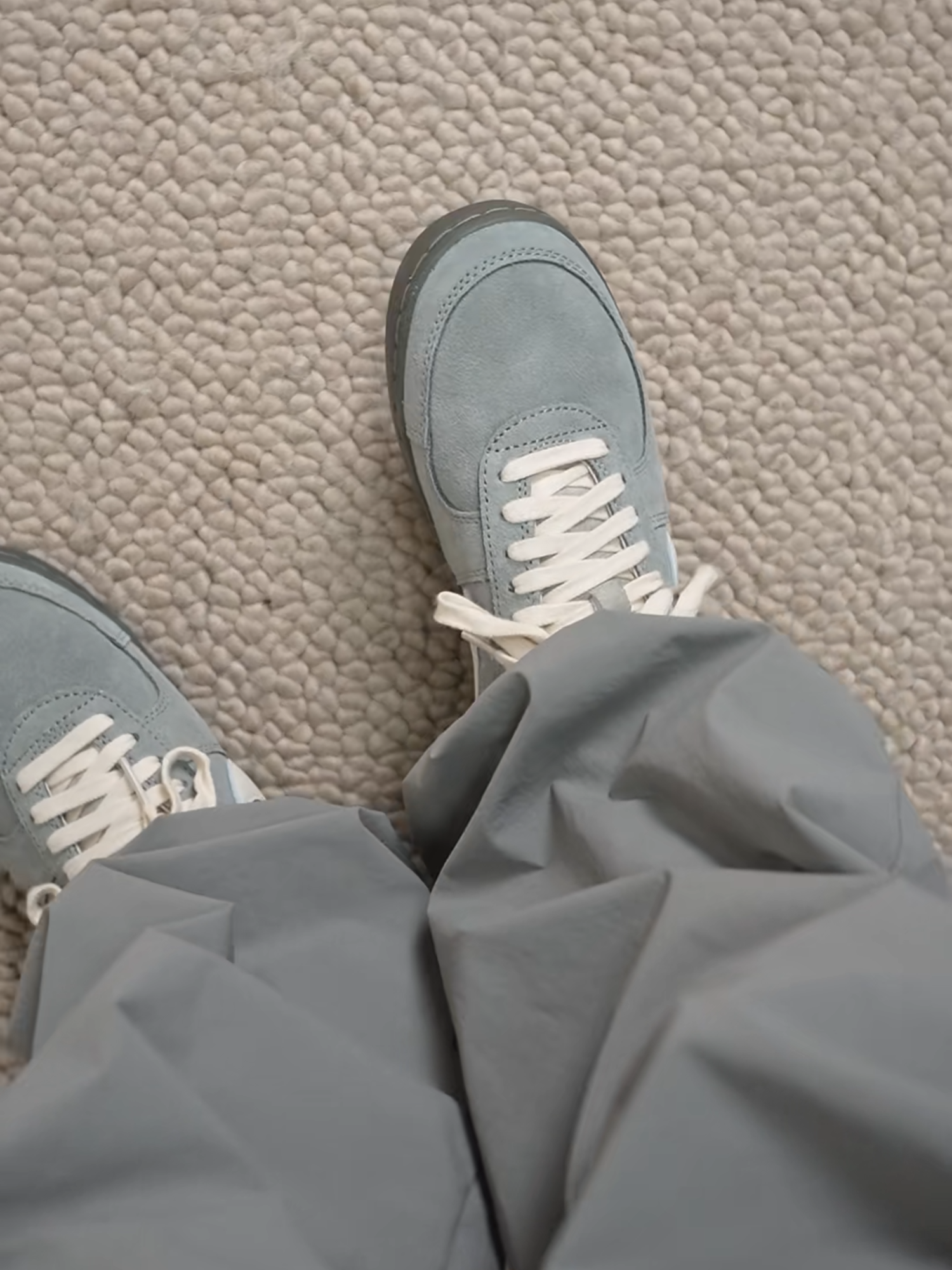 Nike Field General Video unboxing. The shoe features a simple, clean design, crafted from gray suede for a refined feel. Paired with a vintage beige Nike logo and laces, it exudes a vintage vibe and is perfect for everyday wear. Its understated elegance exudes a sense of sophistication. #nike #sneakers #Summer