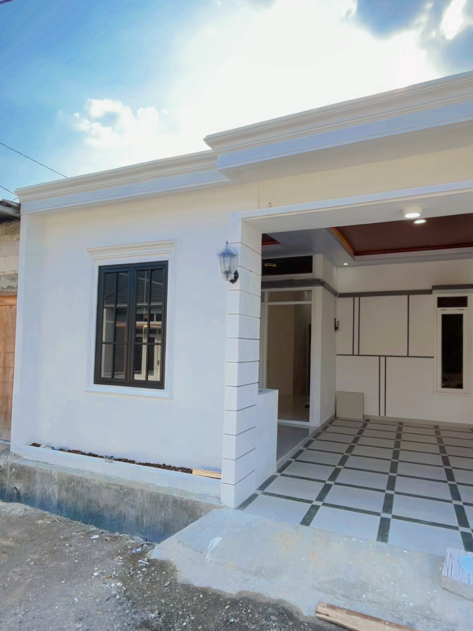 Teras minimalis klasik rumah subsidi, teras jadi ruang tamu aesthetic.  #rumahsubsidi #terasminimalis #jasarenovasirumah #bintangpratama #grandhandayaniresidence 