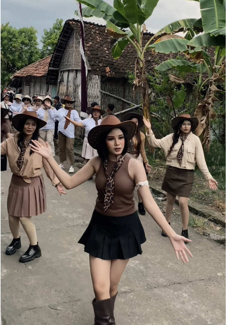 Salfok mbaknya cantik banget🥹🫰🫰 #CapCut #karnavallatukan #karnaval #lamongan #latukankaranggenenglamongan 