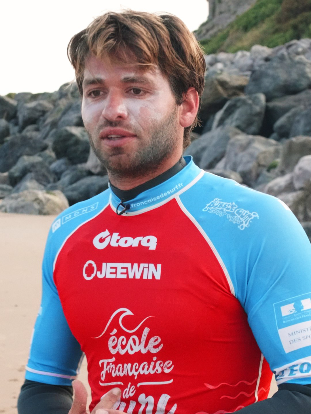 Il est encore temps de surfer sur la vague ! 🏄 #gouvernement #été #vacances #sport #surf #activitésnautiques #vague
