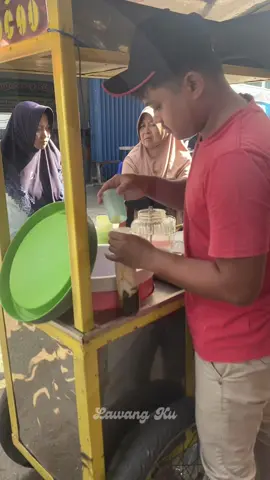 Es Cincau 5 K Lokasinya ada di bahian selatan Pasar Lawang, Cocok Sekali Untuk Kalian Melepas Dahaga dintengah Panas teriknya matahari. #lawangku #pasarlawang #escincau #escincauhijau #minumansegar #kulinerlawang #lawangkuliner #kulinermurah #minumansegar #infokuliner #infokulinermalang #CapCut 