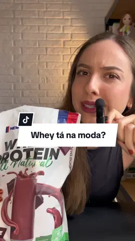 EU PRECISO TOMAR WHEY? 🤔 O whey protein é um suplemento prático, versátil e uma ótima fonte de proteína concentrada. Mas lembre-se: ele é um suplemento, não a base da alimentação. O ideal é que seja utilizado de acordo com as necessidades individuais! A proteína pode (e deve) vir de diferentes fontes, sejam animais ou vegetais. O mais importante é garantir variedade e equilíbrio na sua rotina alimentar. Agora me conta: você é fã ou hater do whey protein? #wheyprotein #suplementos #nutrição #Fitness #academia 
